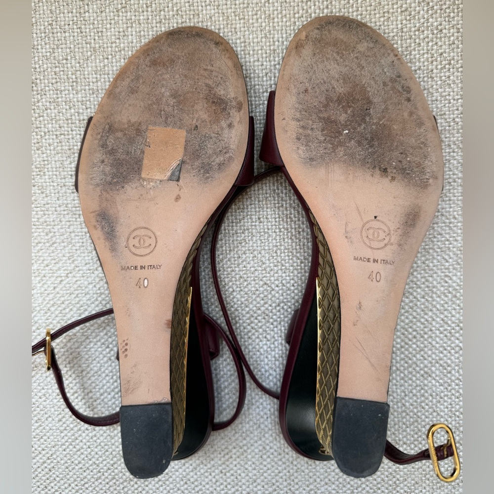 Chanel burgundy wedges with gold and pearl detail size 40 - Picture 7 of 8